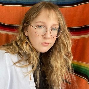 Meet your Posher, Hayley